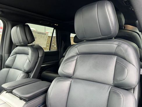 New 2026 Lincoln Navigator L Reserve w/ Jet Appearance Package image 13