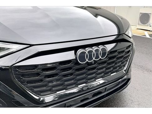Used 2024 Audi SQ8 e-tron Premium Plus w/ Black Optic Package AWD/4WD image 30