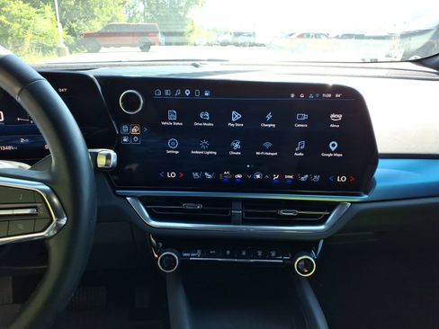 Used 2024 Chevrolet Equinox EV LT FWD image 10