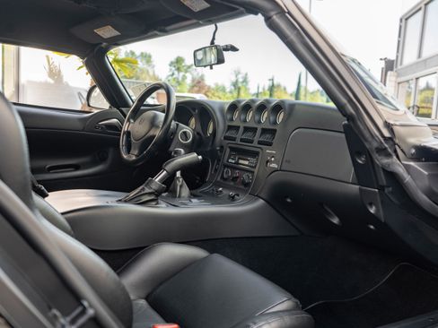 Used 2000 Dodge Viper RT/10 RWD image 16