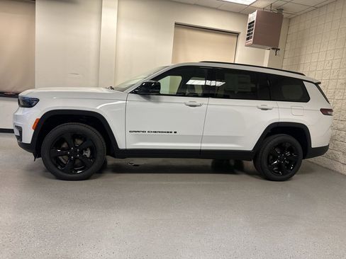 New 2025 Jeep Grand Cherokee L Limited w/ Black Appearance Package image 14