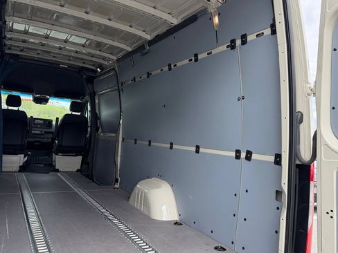 Used 2024 Mercedes-Benz Sprinter 2500 image 13