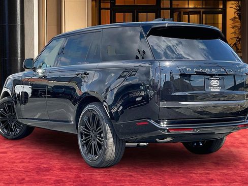 New 2026 Land Rover Range Rover Long Wheelbase SE image 3
