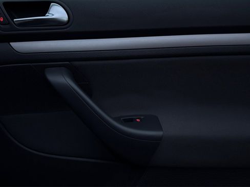 Used 2009 Volkswagen Rabbit S image 35