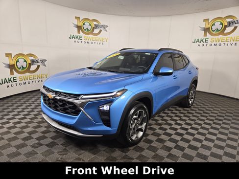 Certified 2025 Chevrolet Trax LT w/ LT Convenience Package image 3