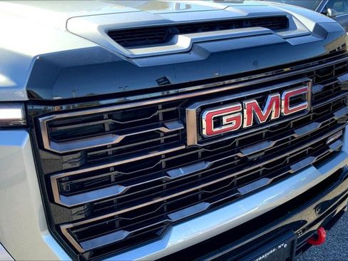Used 2024 GMC Sierra 2500 AT4X image 30