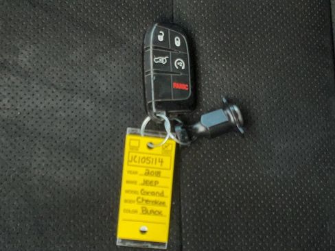 Used 2018 Jeep Grand Cherokee Altitude AWD/4WD image 30