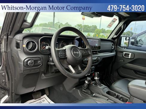 Used 2024 Jeep Gladiator Sport AWD/4WD image 10