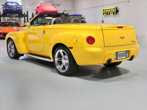 Used 2005 Chevrolet SSR w/ Preferred Equipment Group image 12
