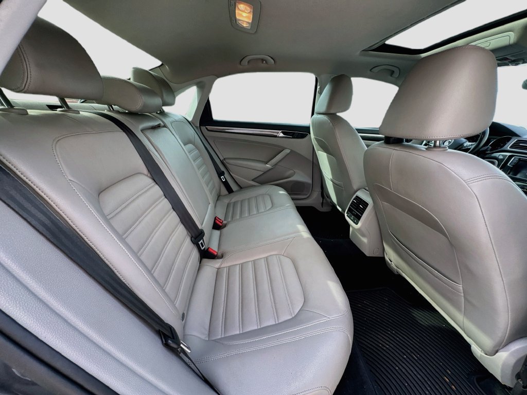 Used 2017 Volkswagen Passat 1.8T SEL Premium FWD image 31