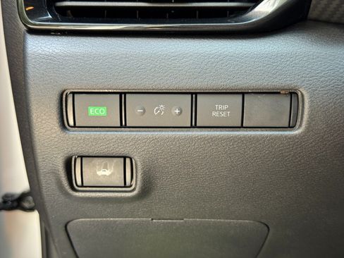 Used 2022 Nissan Sentra SV w/ Trunk Package FWD image 16