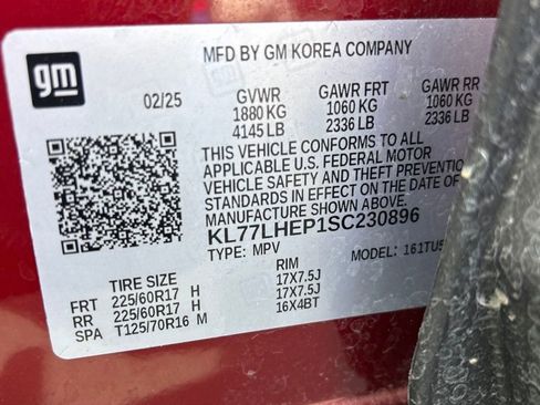 Used 2025 Chevrolet Trax LT w/ LT Convenience Package FWD image 3