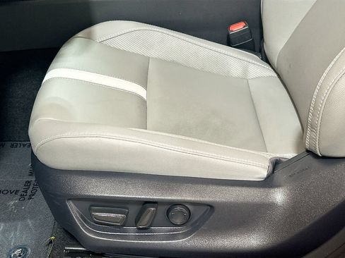 Used 2025 Toyota Camry SE w/ Convenience Package FWD image 16