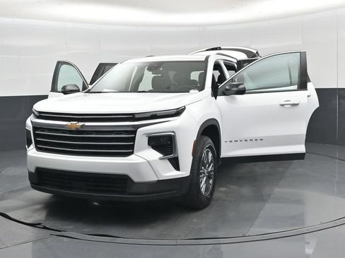 Used 2026 Chevrolet Traverse LT FWD image 60