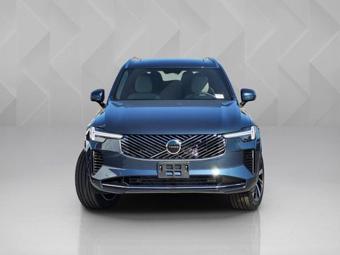 New 2026 Volvo XC90 B5 Core AWD/4WD image 2