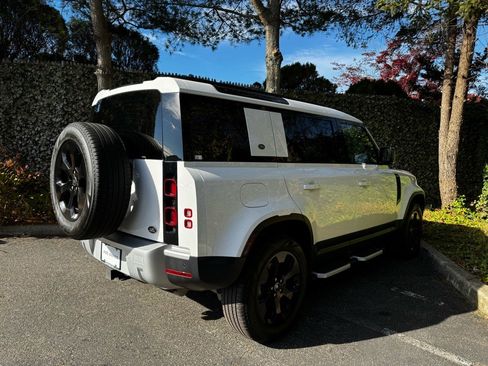 Used 2023 Land Rover Defender 110 S image 7