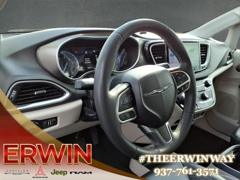 Certified 2024 Chrysler Pacifica Touring-L FWD image 14