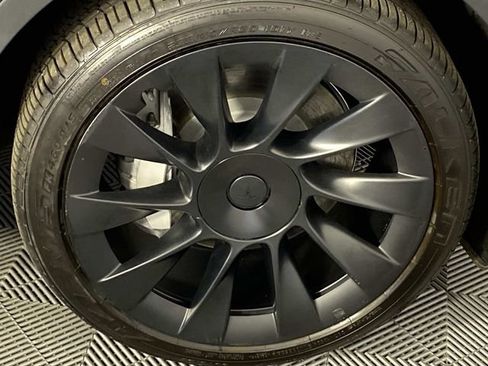Used 2023 Tesla Model Y Long Range AWD/4WD image 32