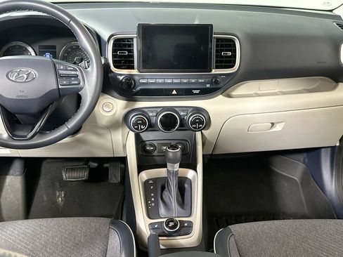Used 2021 Hyundai Venue FWD image 17