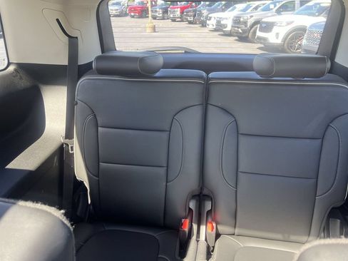 Used 2021 GMC Acadia Denali w/ Denali Ultimate Package AWD/4WD image 24