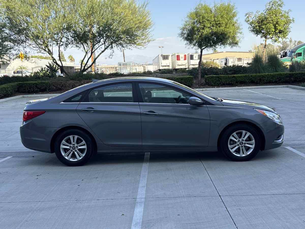 Used 2013 Hyundai Sonata GLS FWD image 2