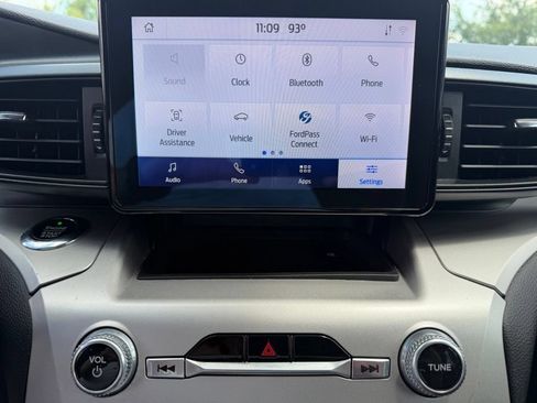 Used 2021 Ford Explorer XLT AWD/4WD image 24
