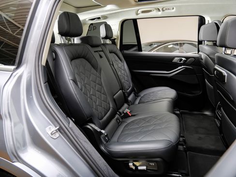 Used 2025 BMW X7 xDrive40i AWD/4WD image 48