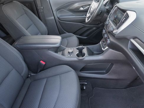 Used 2024 GMC Terrain SLE w/ Driver Convenience Package image 11