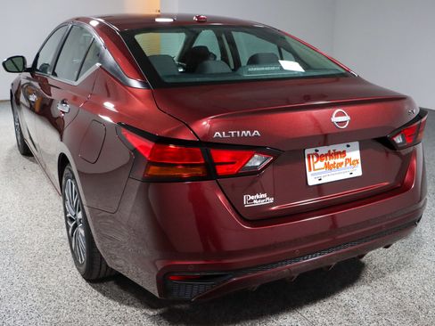 Used 2024 Nissan Altima 2.5 SV FWD image 9