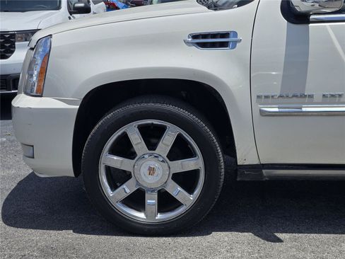 Used 2013 Cadillac Escalade EXT Premium AWD/4WD image 9