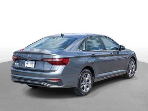 Used 2024 Volkswagen Jetta SE FWD image 8