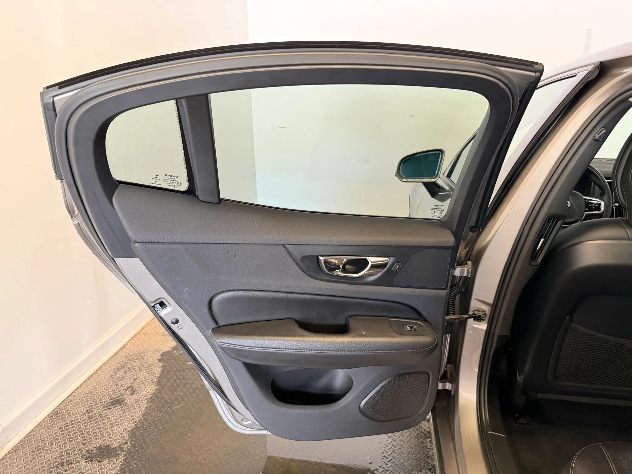 Used 2019 Volvo S60 T5 Momentum w/ Premium Package FWD image 29