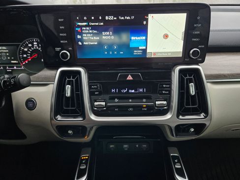 Certified 2023 Kia Sorento EX w/ Panoramic Sunroof Package image 15