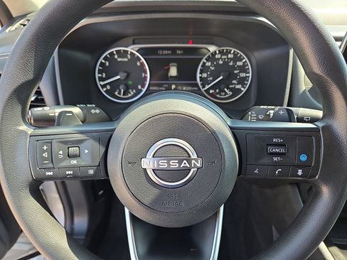 Used 2024 Nissan Rogue SV image 24