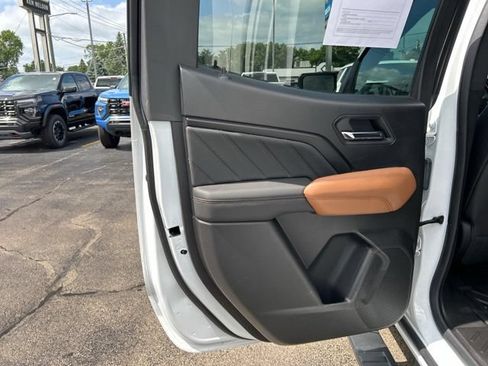 Certified 2023 GMC Canyon AT4 w/ Technology Package AWD/4WD image 19