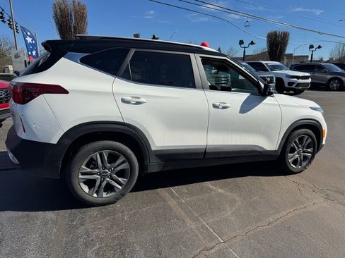 Used 2023 Kia Seltos S w/ Navigation Package image 3