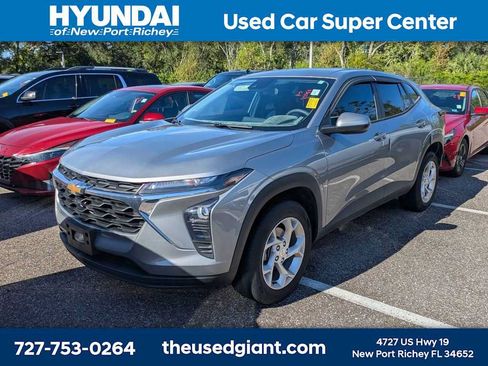 Used 2024 Chevrolet Trax LS w/ LS Convenience Package FWD image 1