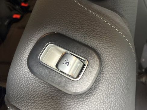 Used 2024 Mercedes-Benz GLS 450 4MATIC image 31