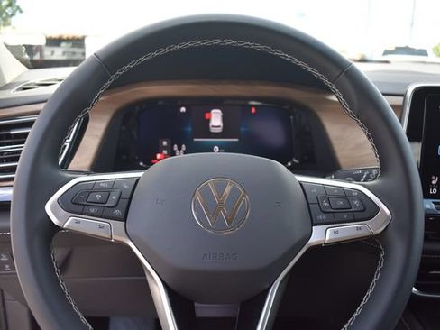 Used 2024 Volkswagen Atlas SE AWD/4WD image 30