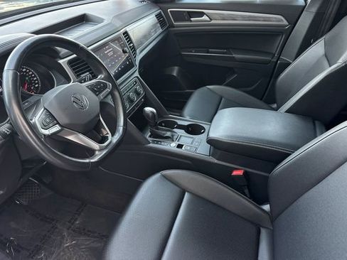 Used 2020 Volkswagen Atlas Cross Sport SE w/ Towing Package image 11