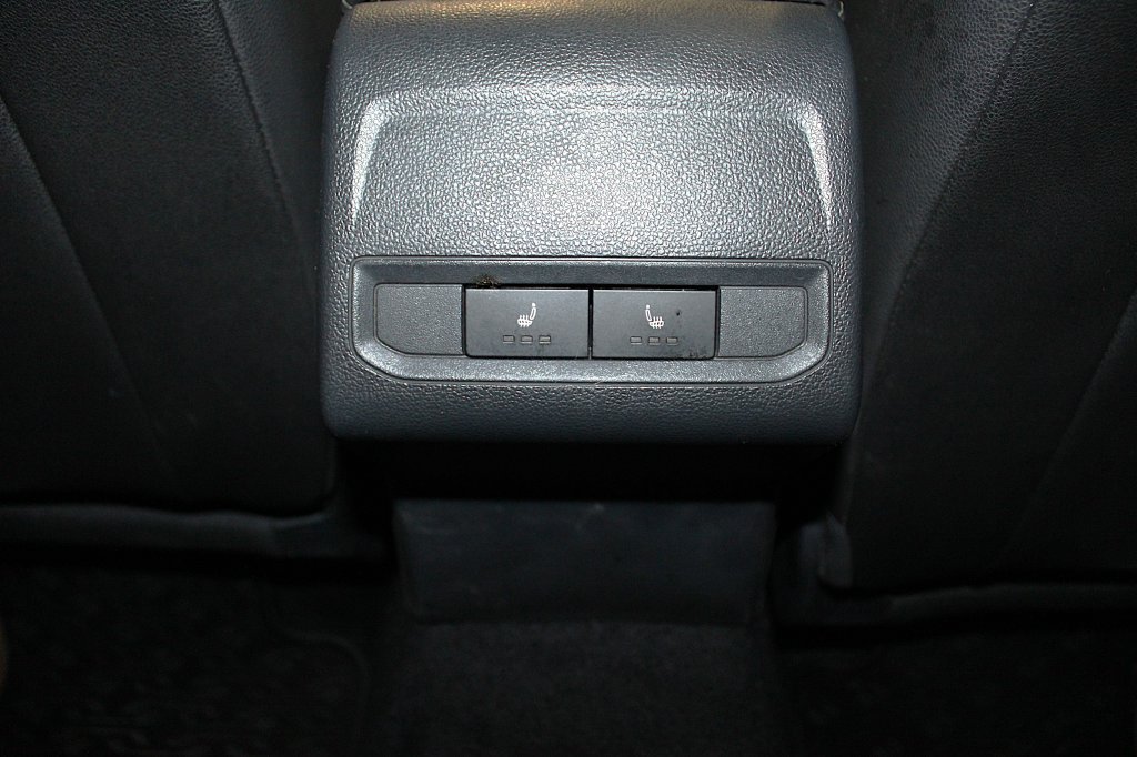 Used 2020 Volkswagen Jetta SE w/ SE Cold Weather Package FWD image 35