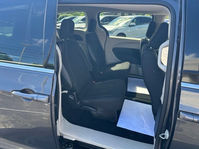 Used 2023 Chrysler Voyager LX FWD image 18