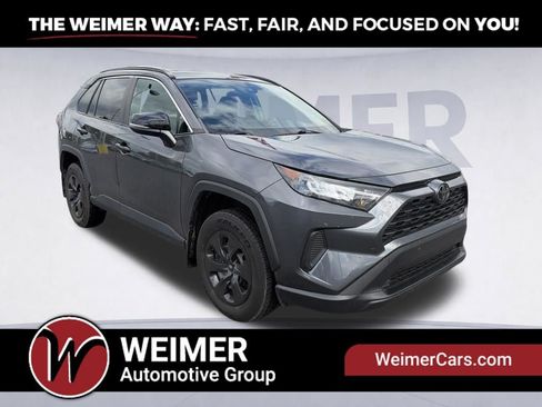 Used 2021 Toyota RAV4 LE AWD/4WD image 3