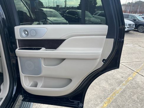 Used 2021 Lincoln Navigator Reserve image 20