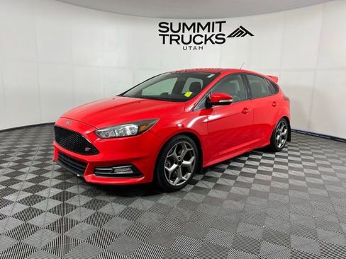 Used 2017 Ford Focus ST FWD image 3