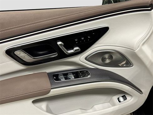 Certified 2022 Mercedes-Benz EQS 580 4MATIC Sedan image 18