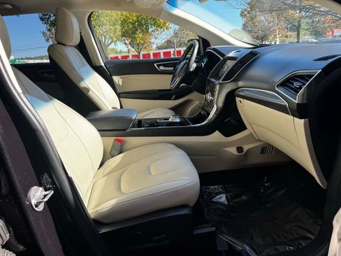 Used 2020 Ford Edge Titanium image 13