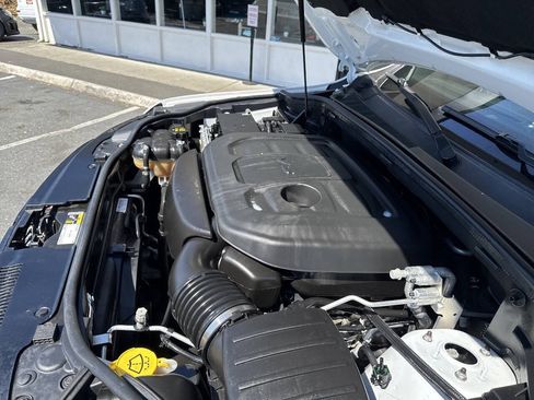 Used 2019 Jeep Grand Cherokee Laredo AWD/4WD image 12