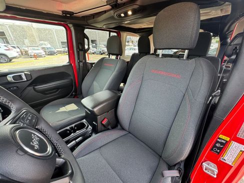 Used 2025 Jeep Wrangler Unlimited Rubicon image 35