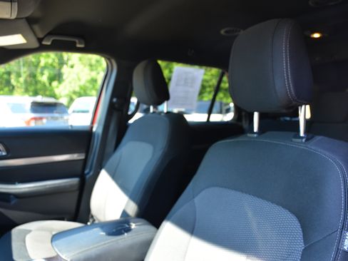 Used 2018 Ford Explorer XLT w/ Equipment Group 201A AWD/4WD image 29